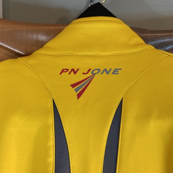 PN Jones size M yellow athletic cycling jacket with rear pockets non slip waist - Picture 7 of 7